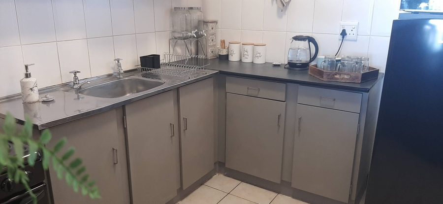 1 Bedroom Property for Sale in Loevenstein Western Cape